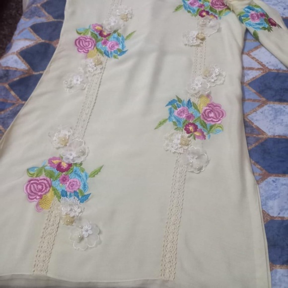 Sana safinas Floral Embroidered Cream Dress - Picture 1 of 4